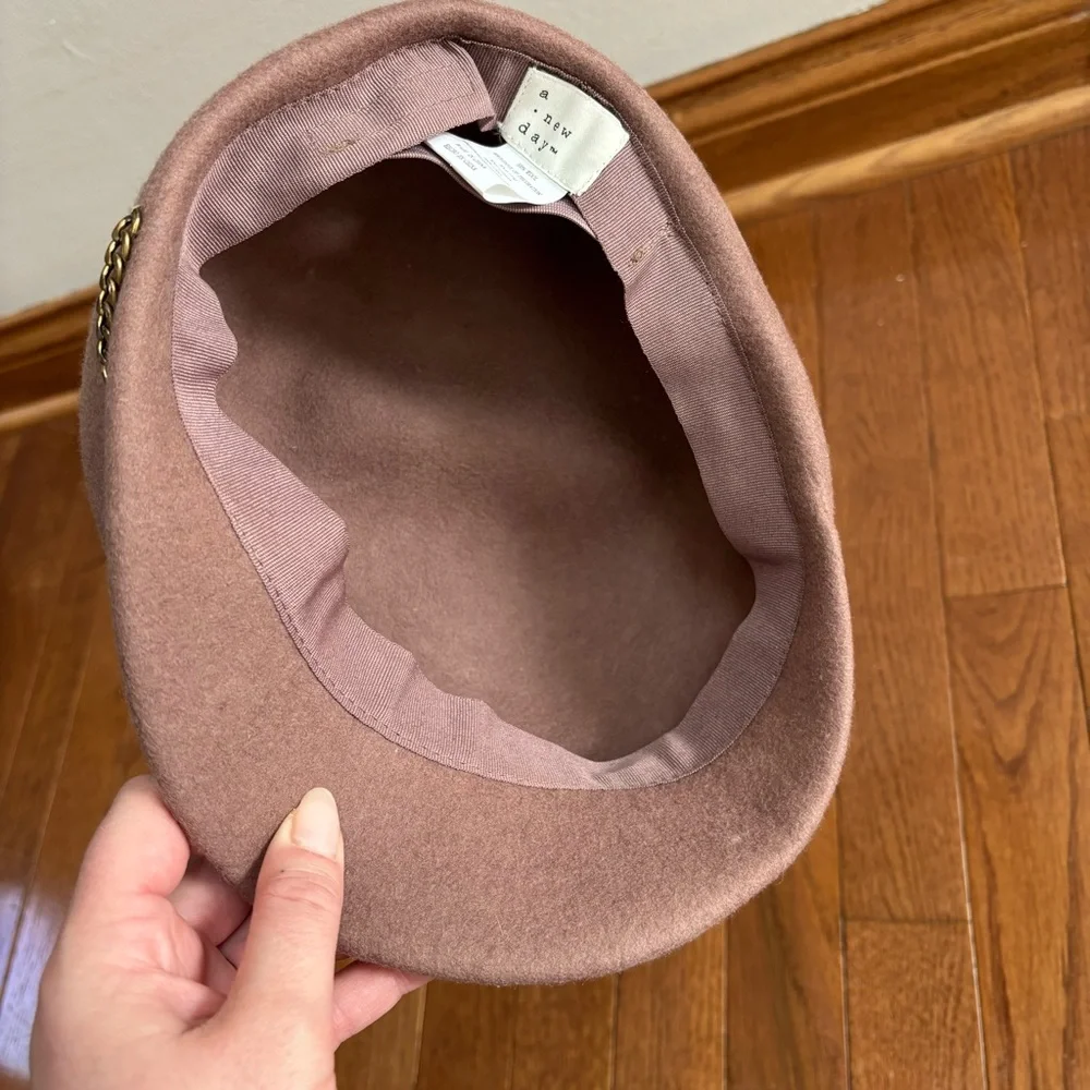 Mauve 100% Wool Vintage Style Cabbie Hat with Bronze Chain